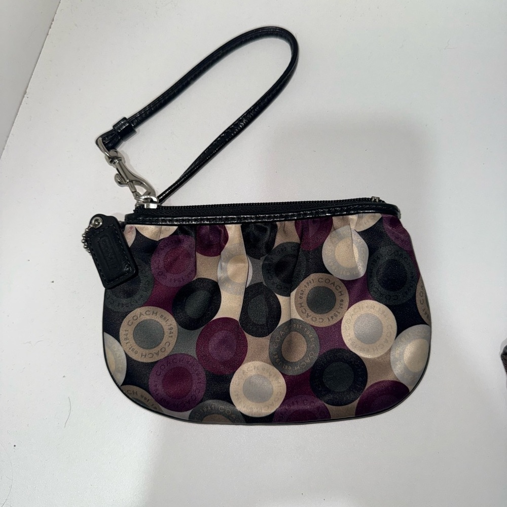 Multicolor wristlet